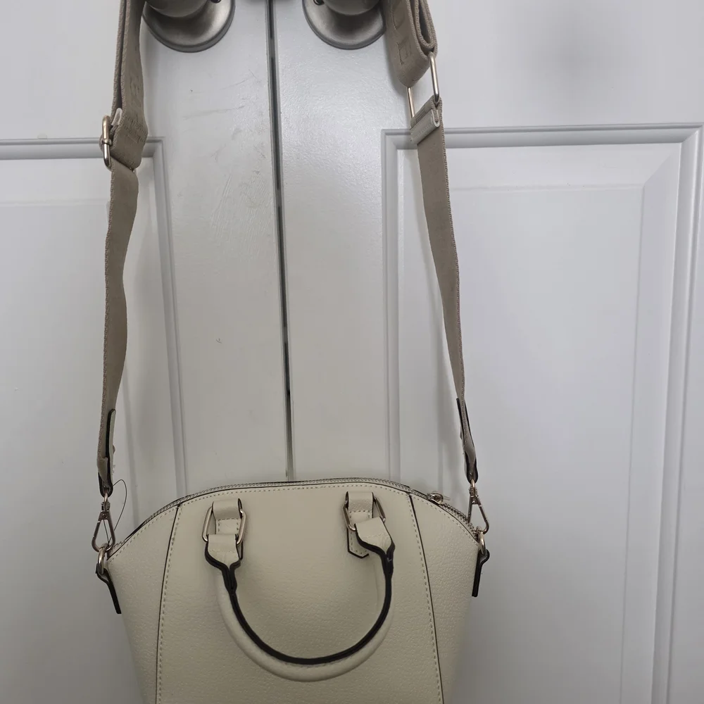 True Religion Ivory Crossbody Satchel with Gold & Black Logo  NWT - Picture 3 of 5